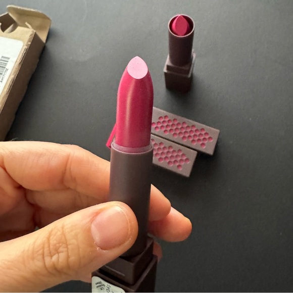 Burt's Bees Satin Lipstick in Magenta Rush - Picture 7 of 12